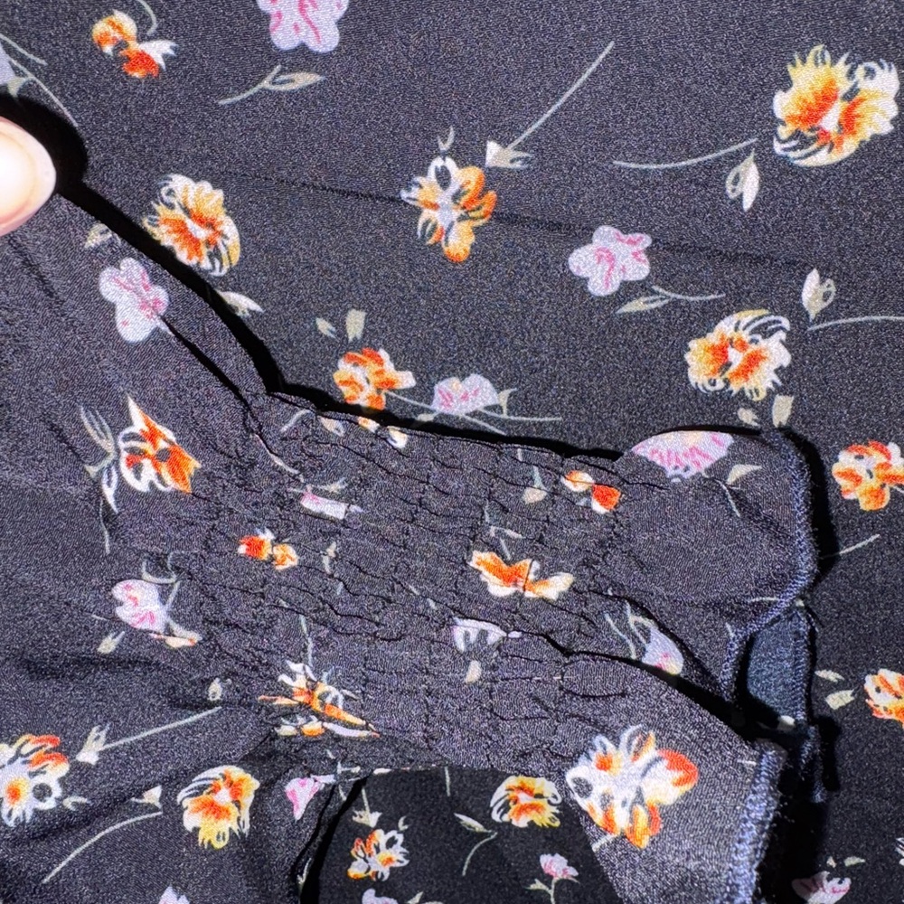 SHEIN Black Floral V-Neck Blouse - Picture 3 of 4